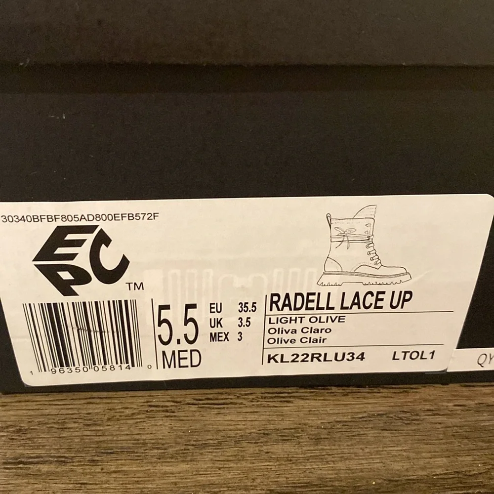 NIB [Kenneth Cole New York] Radell Lace-Up Lug Hiking Boots Olive Womens 5.5 - Picture 10 of 10